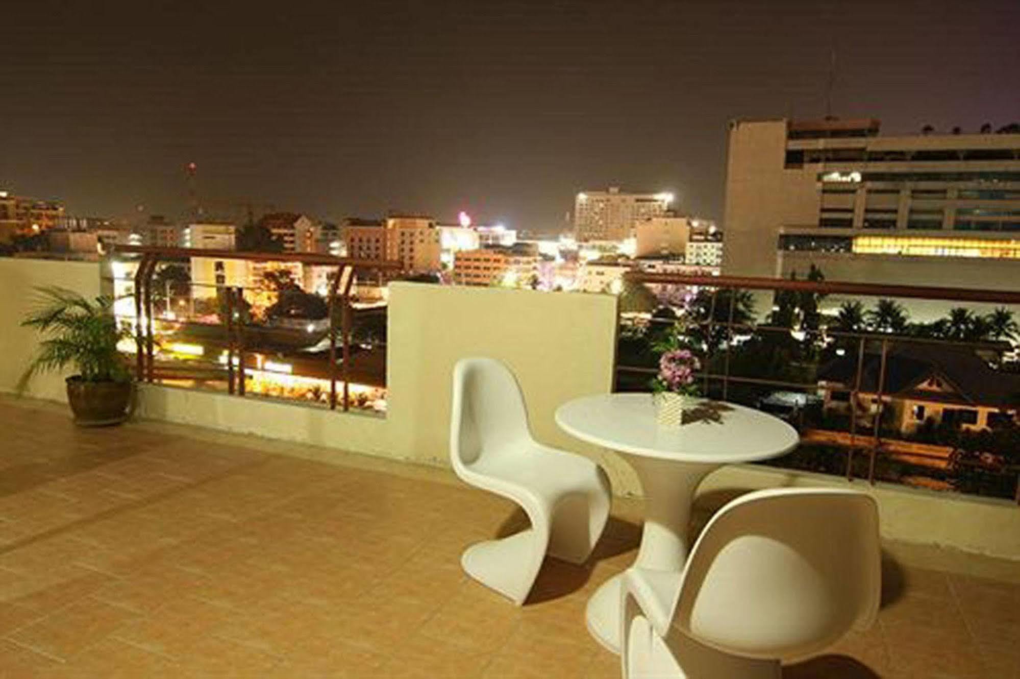 Eastiny Residence Hotel Pattaya Buitenkant foto